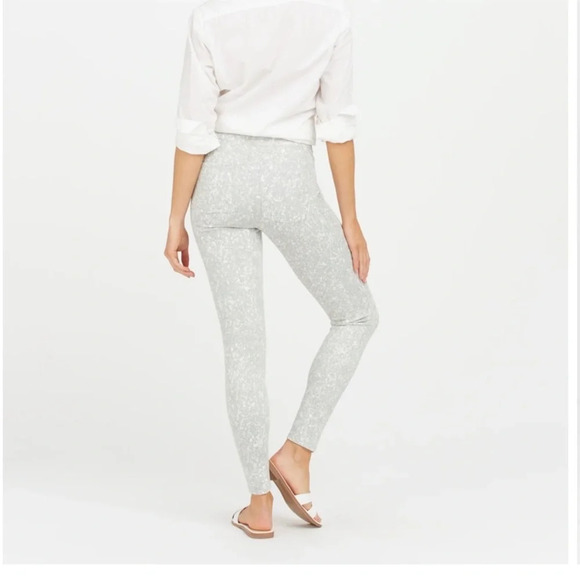 Spanx Jean-ish Ankle Leggings in Speckled Grey size medium - Picture 2 of 5